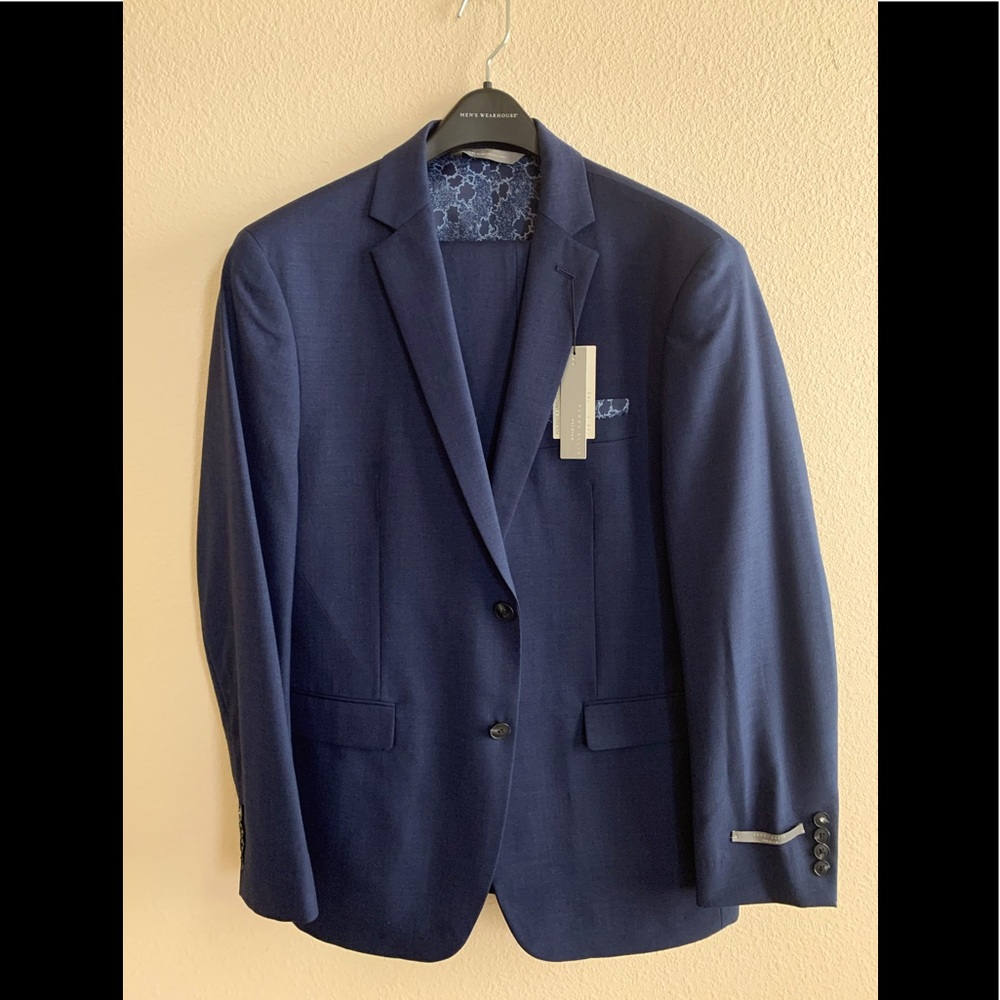 NWT perry Ellis suit from Men’s warehouse!